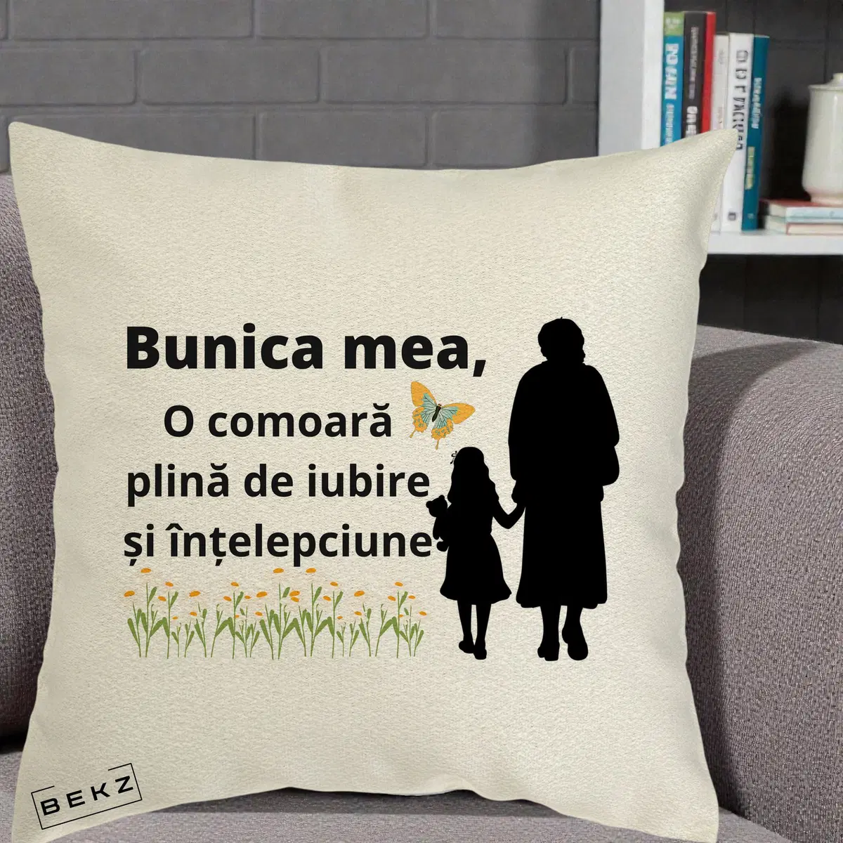 Perna Decorativa Bunica Mea Comoara Iubire Intelepciune Varianta Extinsa, 40x40 cm, Ecru, Husa Detasabila, Perna, BEKZ®
