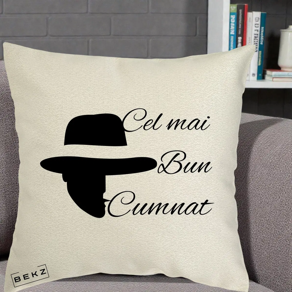 Perna Decorativa Cel mai Bun Cumnat cu Silueta Palarie pe Fond ecru, 40x40 cm, Ecru, Husa Detasabila, Perna, BEKZ®