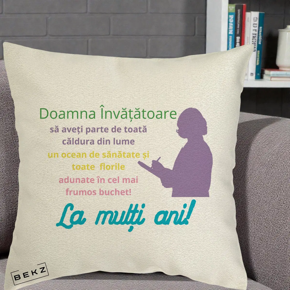 Perna Decorativa Doamna Invatatore La Multi Ani cu Silueta si Text Colorat, 40x40 cm, Ecru, Husa Detasabila, Perna, BEKZ®