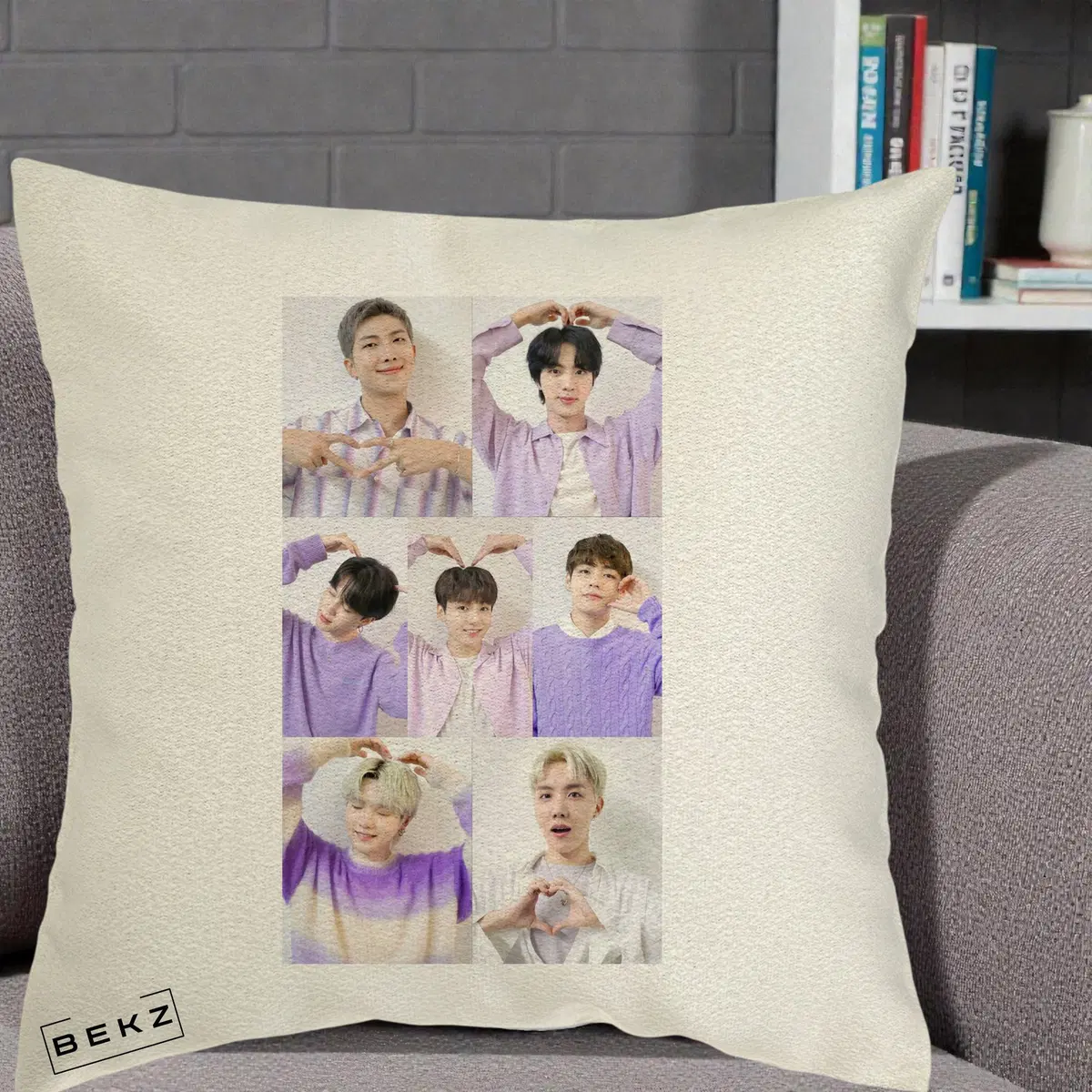 Perna Decorativa BTS Colaj 7 Portrete cu Inimi Lila pe Fond ecru, 40x40 cm, Ecru, Husa Detasabila, Perna, BEKZ®