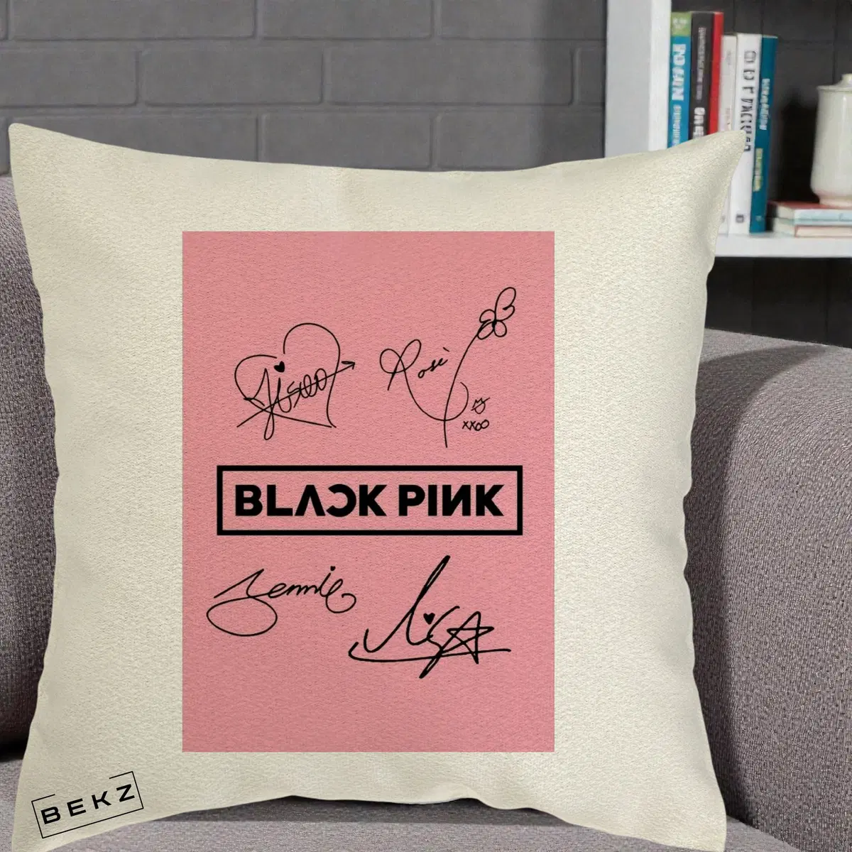 Perna Decorativa BLACKPINK Semnaturi Roz, 40x40 cm, Ecru, Husa Detasabila, Perna, BEKZ®
