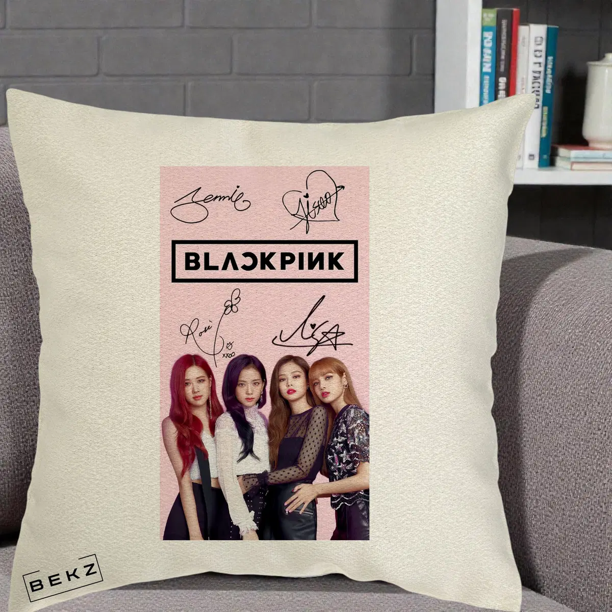 Perna Decorativa BLACKPINK Semnaturi si Foto, 40x40 cm, Ecru, Husa Detasabila, Perna, BEKZ®