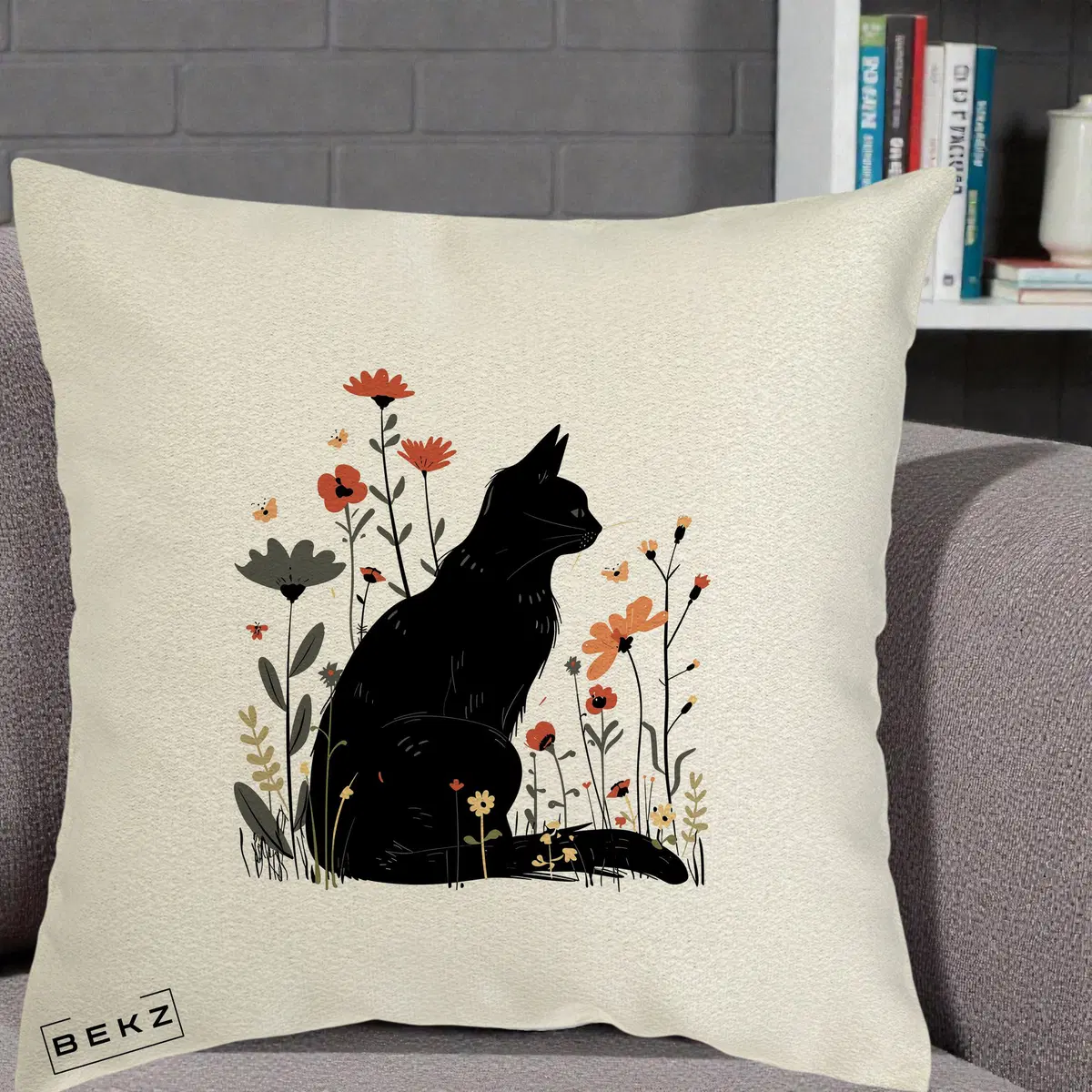 Perna Decorativa Pisica Neagra Profil Flori Portocalii, 40x40 cm, Ecru, Husa Detasabila, Perna, BEKZ®