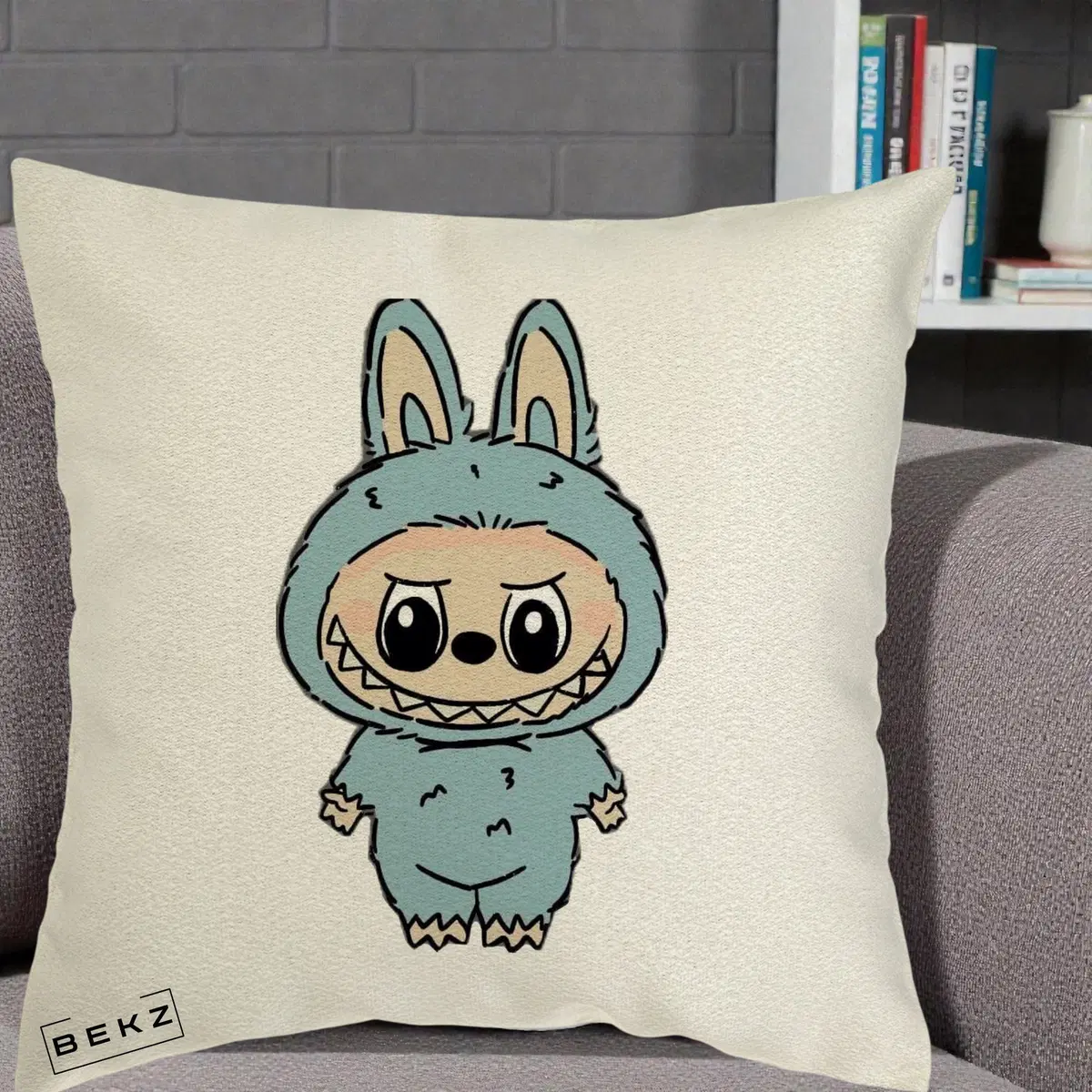 Perna Decorativa Labubu Albastru-Gri Solo, 40x40 cm, Ecru, Husa Detasabila, Perna, BEKZ®
