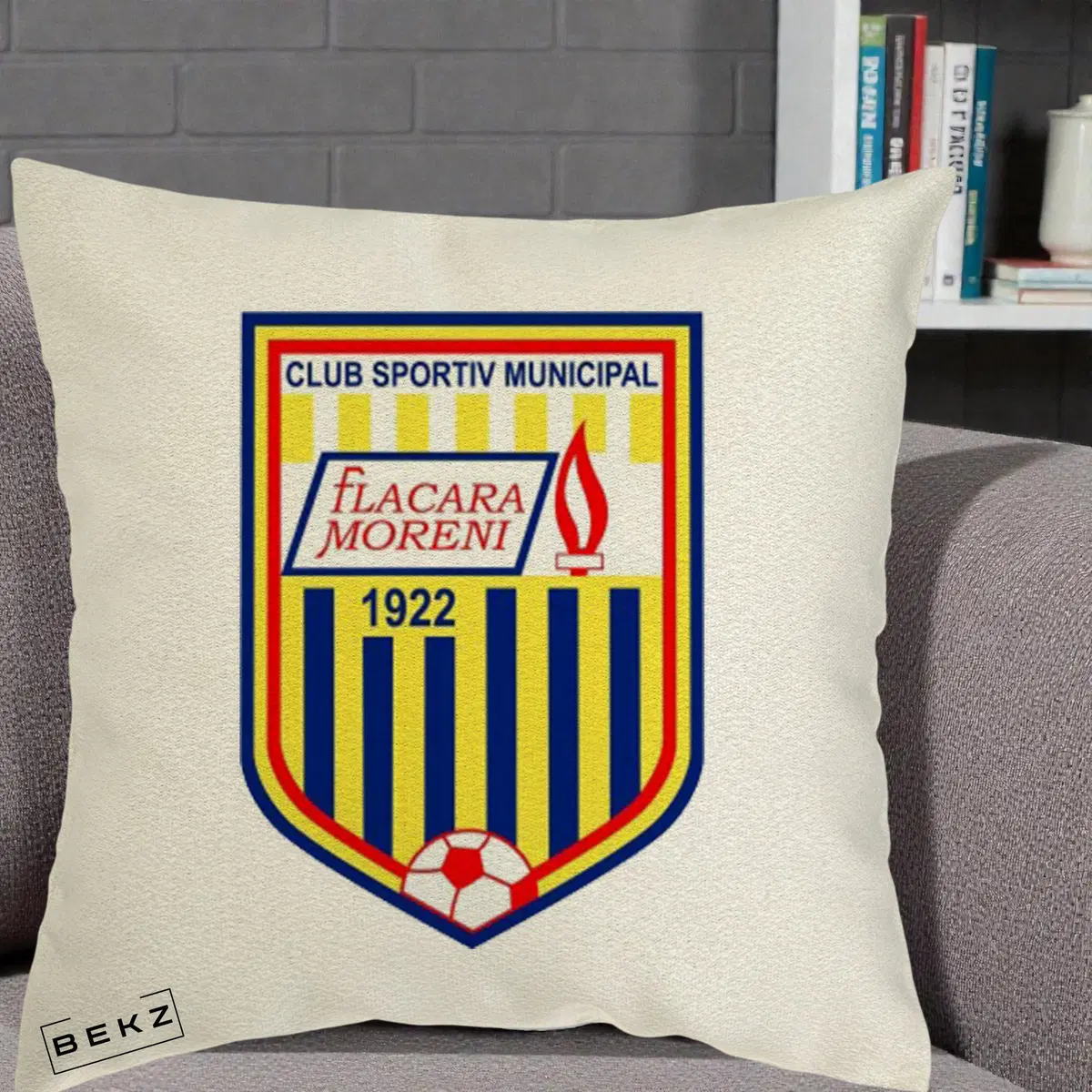 Perna Decorativa CSM Flacara Moreni 1922 Fotbal, 40x40 cm, Ecru, Husa Detasabila, Perna, BEKZ®