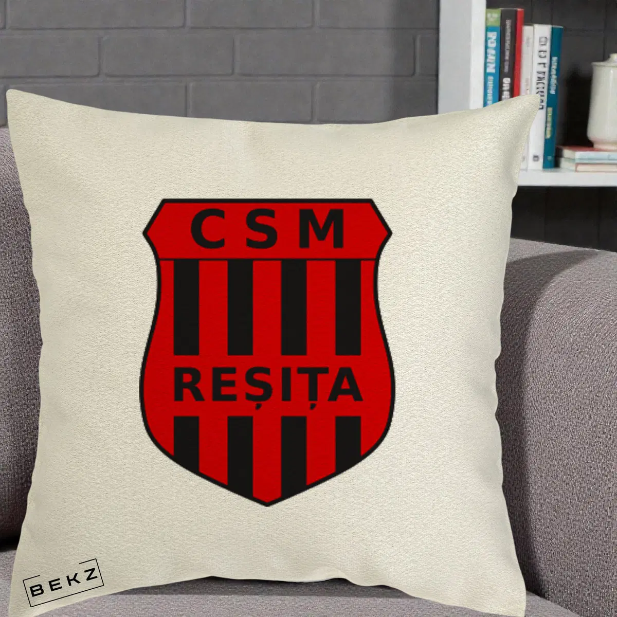 Perna Decorativa CSM Resita Fotbal, 40x40 cm, Ecru, Husa Detasabila, Perna, BEKZ®