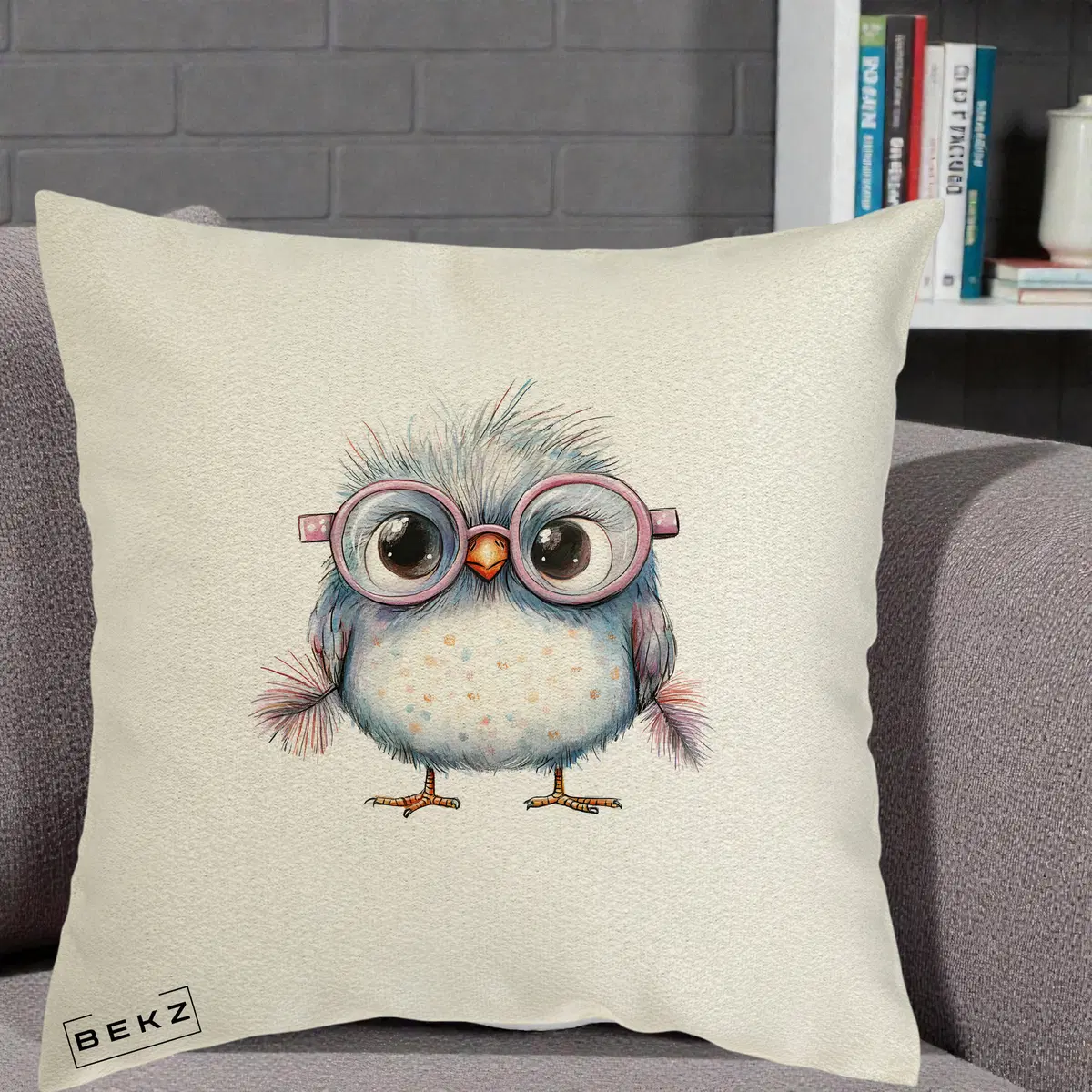 Perna Decorativa Pui Pufos cu Ochelari Roz, 40x40 cm, Ecru, Husa Detasabila, Perna, BEKZ®