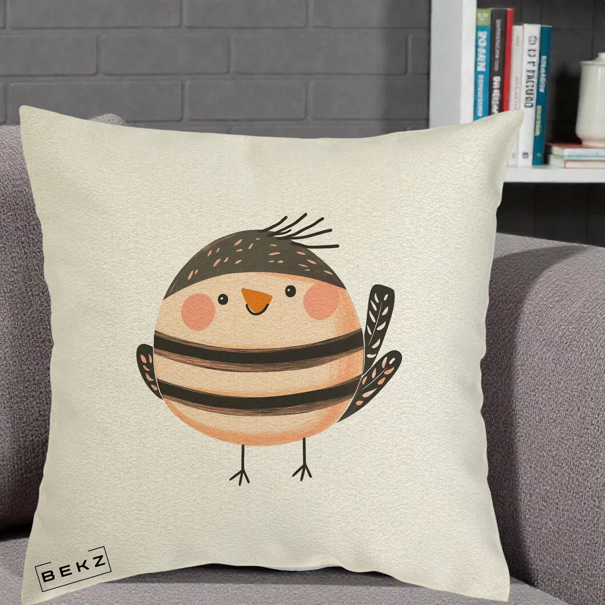 Perna Decorativa Pui Kawaii Bej-Negru Dungat, 40x40 cm, Ecru, Husa Detasabila, Perna, BEKZ®