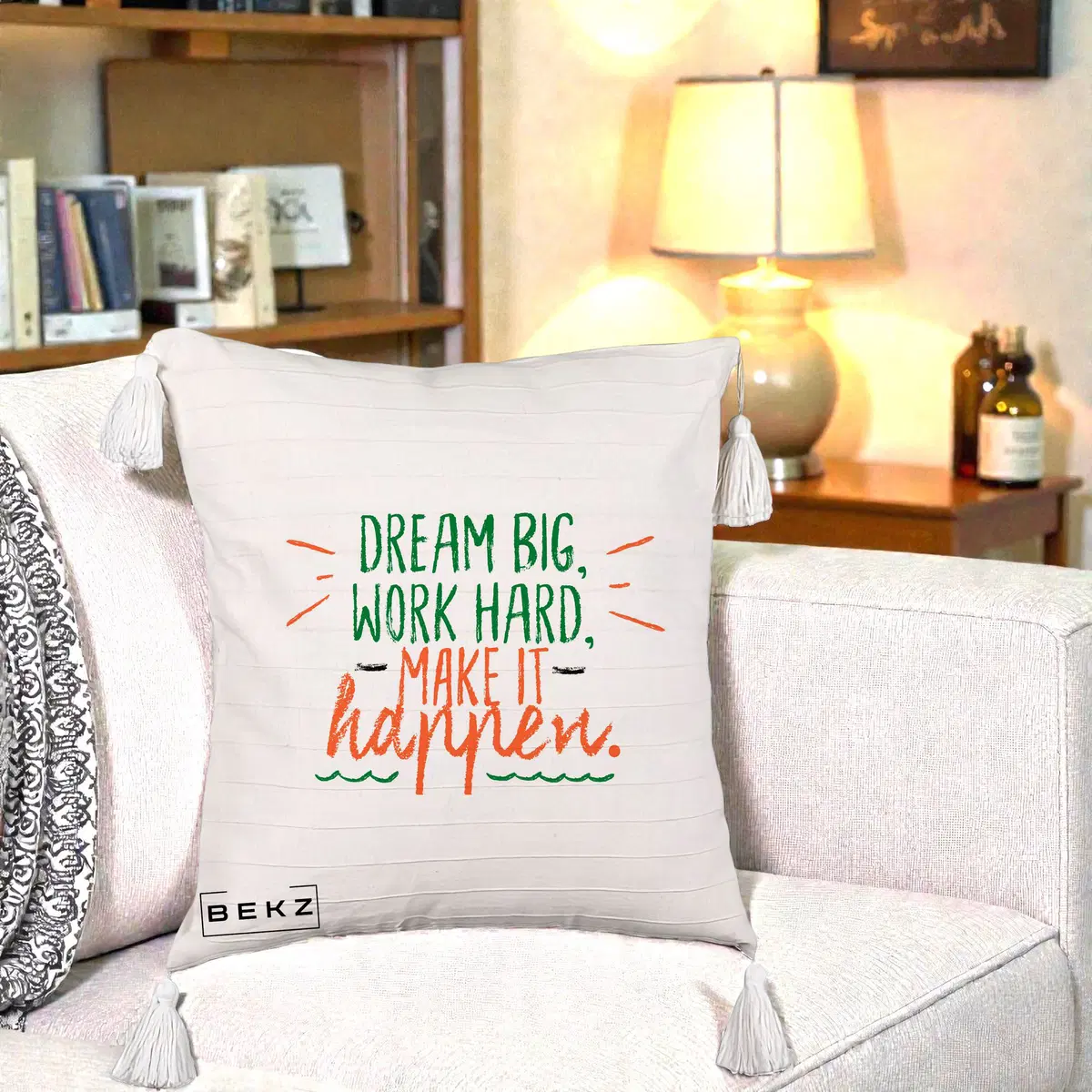 Perna Decorativa Dream Big Work Hard Mesaj Motivational, 40x40 cm, Bej cu Franjuri, Husa Detasabila, Perna, BEKZ®