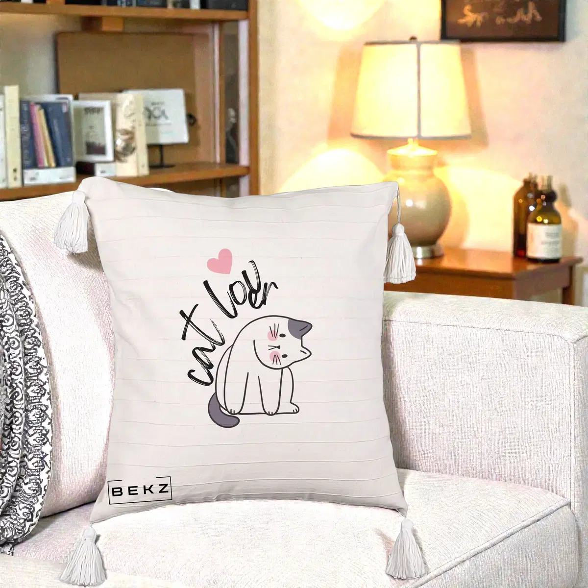 Perna Decorativa Cat Lover Pisica Ilustratie Linie, 40x40 cm, Bej cu Franjuri, Husa Detasabila, Perna, BEKZ®