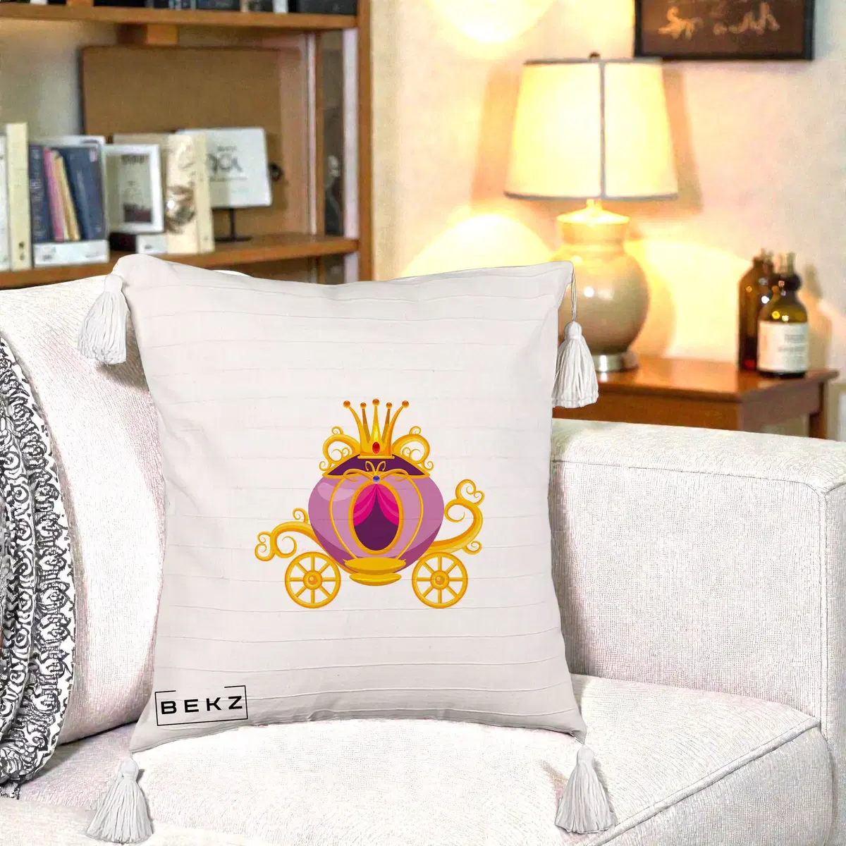 Perna Decorativa Trasura Regala Aurie, 40x40 cm, Bej cu Franjuri, Husa Detasabila, Perna, BEKZ®