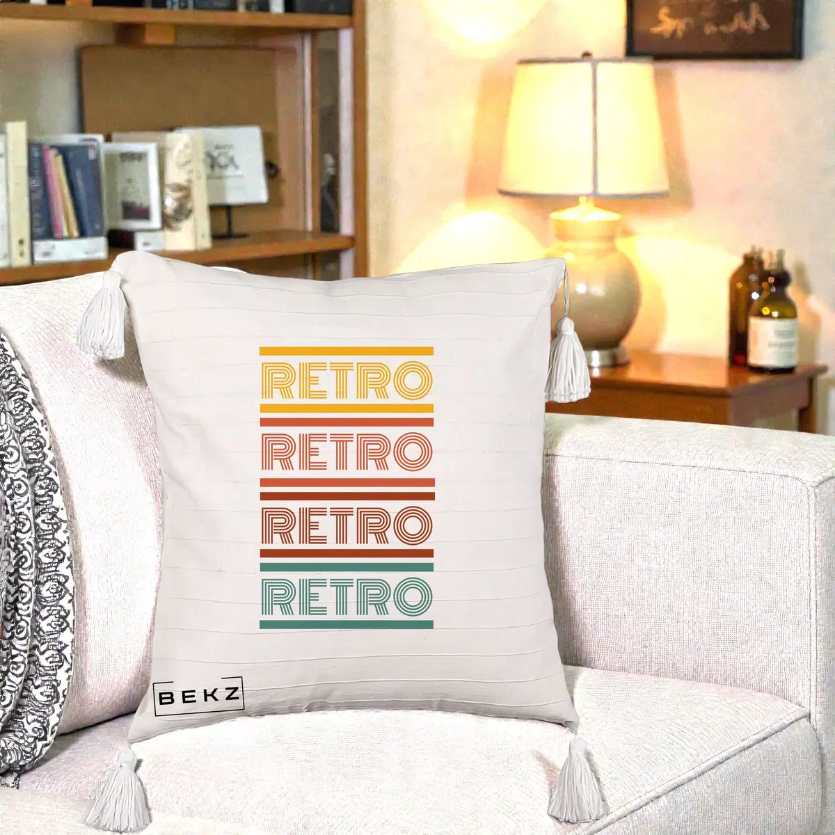 Perna Decorativa RETRO Text Multicolor, 40x40 cm, Bej cu Franjuri, Husa Detasabila, Perna, BEKZ®