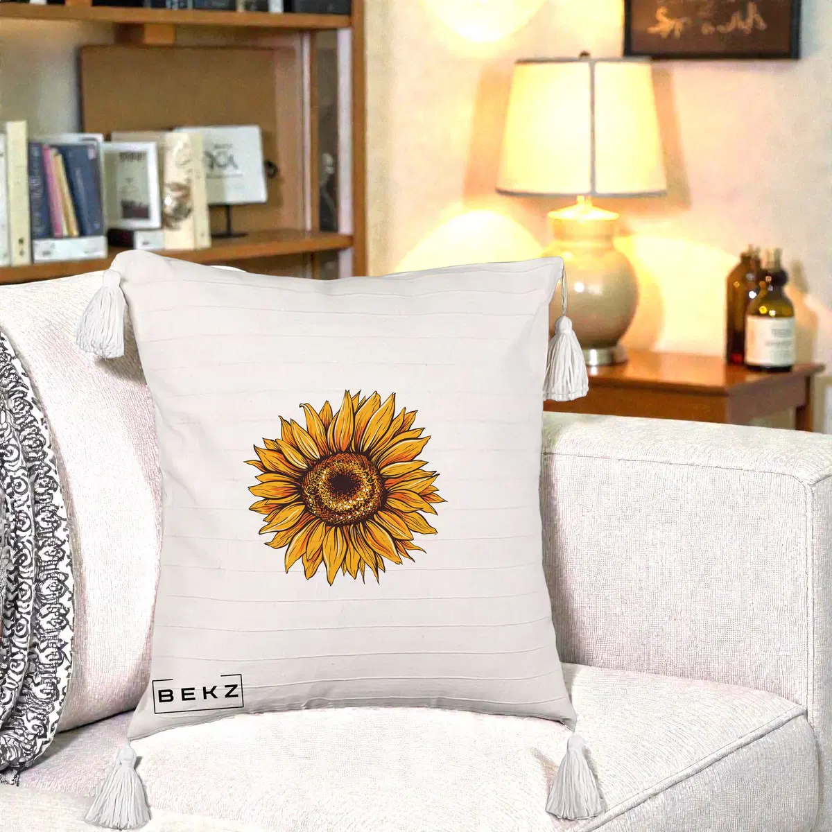 Perna Decorativa Floarea Soarelui Vibranta, 40x40 cm, Bej cu Franjuri, Husa Detasabila, Perna, BEKZ®