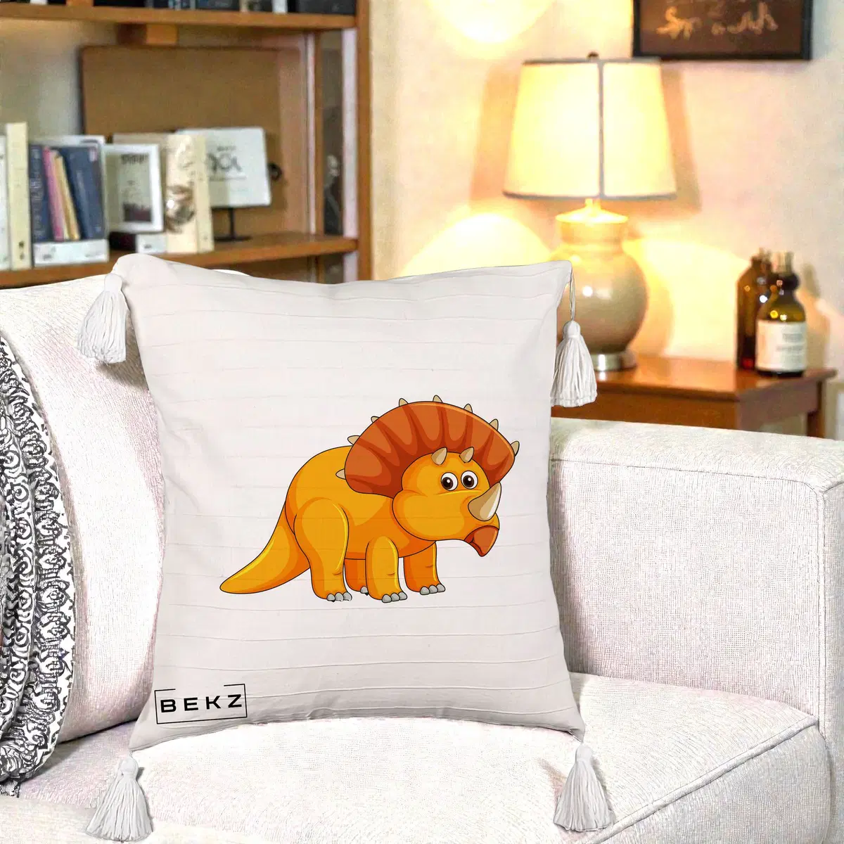 Perna Decorativa Triceratops Portocaliu, 40x40 cm, Bej cu Franjuri, Husa Detasabila, Perna, BEKZ®
