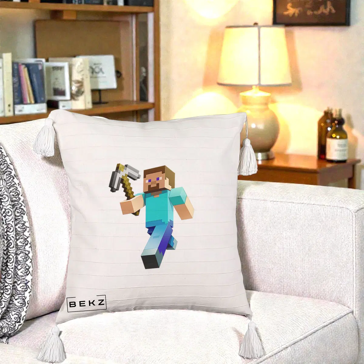 Perna Decorativa Minecraft Steve cu Tarnacop, 40x40 cm, Bej cu Franjuri, Husa Detasabila, Perna, BEKZ®