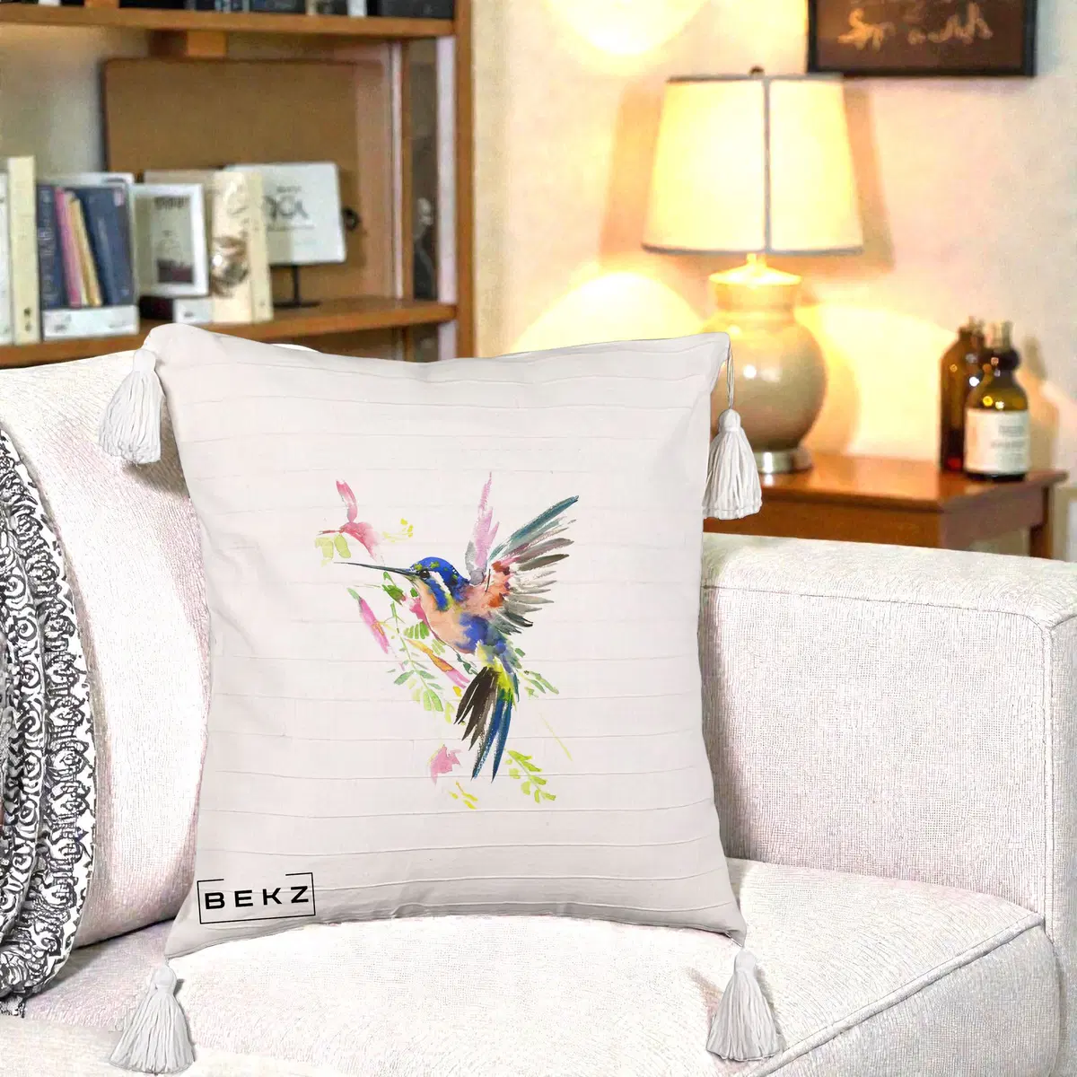 Perna Decorativa Colibri Acuarela, 40x40 cm, Bej cu Franjuri, Husa Detasabila, Perna, BEKZ®