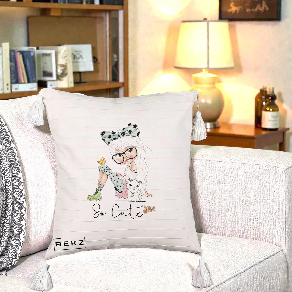 Perna Decorativa So Cute Fata Fashion, 40x40 cm, Bej cu Franjuri, Husa Detasabila, Perna, BEKZ®