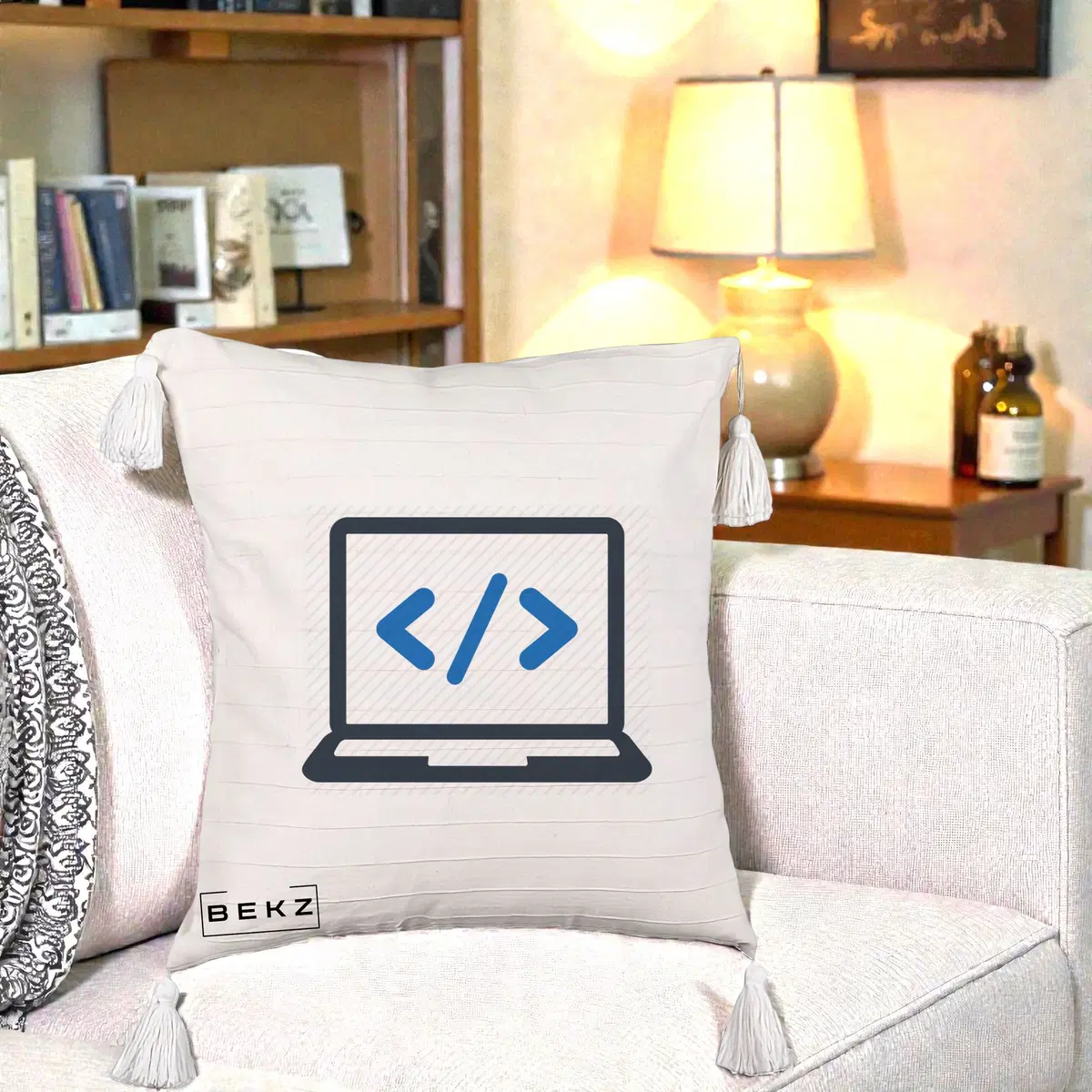 Perna Decorativa Laptop Cod HTML, 40x40 cm, Bej cu Franjuri, Husa Detasabila, Perna, BEKZ®