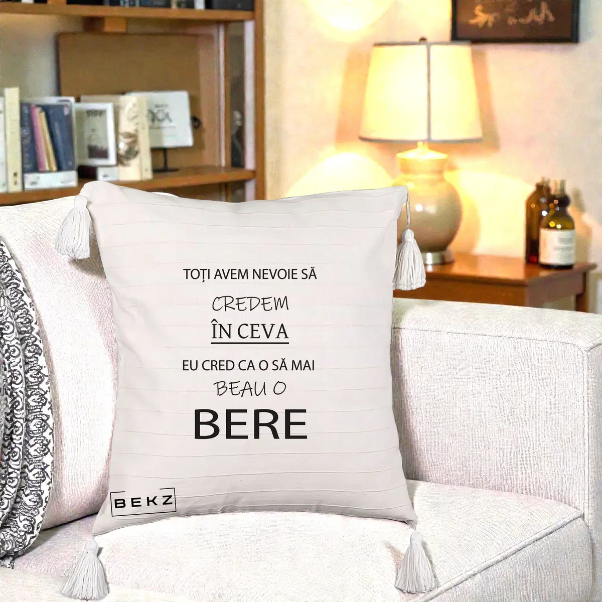 Perna Decorativa Eu Cred ca mai Beau o Bere, 40x40 cm, Bej cu Franjuri, Husa Detasabila, Perna, BEKZ®
