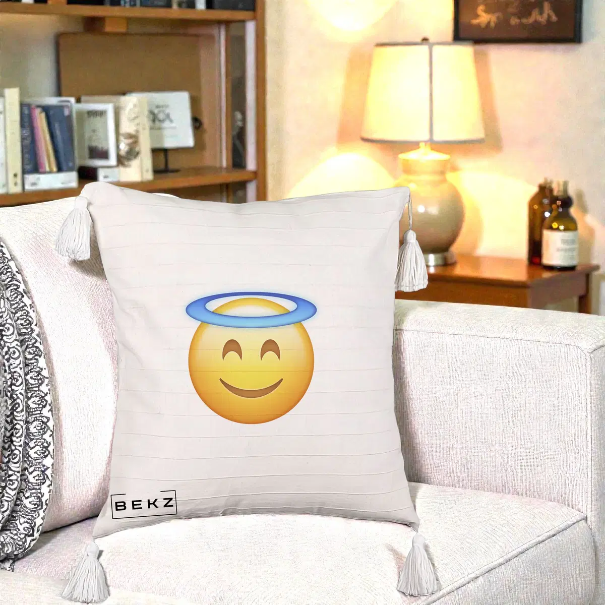 Perna Decorativa Emoji Inger cu Aureola, 40x40 cm, Bej cu Franjuri, Husa Detasabila, Perna, BEKZ®