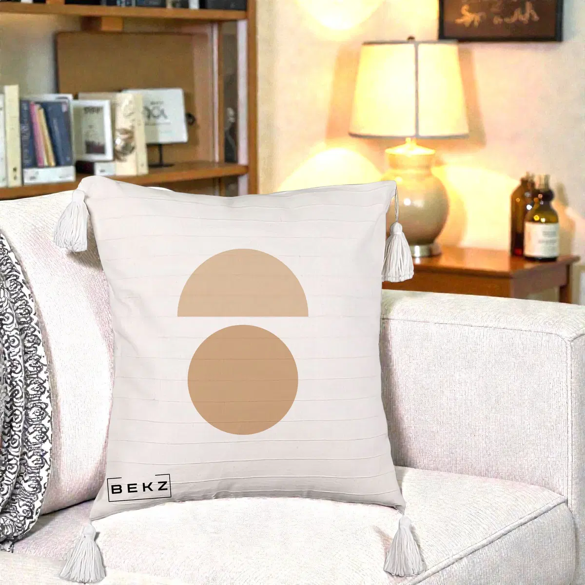 Perna Decorativa Geometric Minimalist Auriu, 40x40 cm, Bej cu Franjuri, Husa Detasabila, Perna, BEKZ®