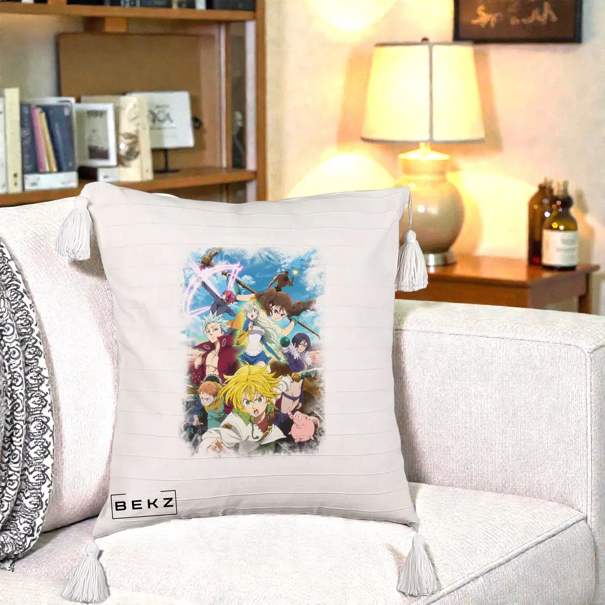 Perna Decorativa Nanatsu no Taizai Cele Sapte Pacate Mortale Anime, 40x40 cm, Bej cu Franjuri, Husa Detasabila, Perna, BEKZ®