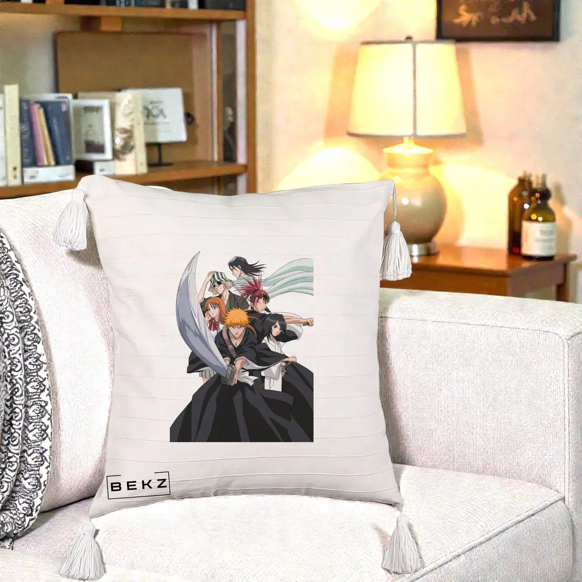 Perna Decorativa Bleach Grup Complet Ichigo si Prietenii, 40x40 cm, Bej cu Franjuri, Husa Detasabila, Perna, BEKZ®