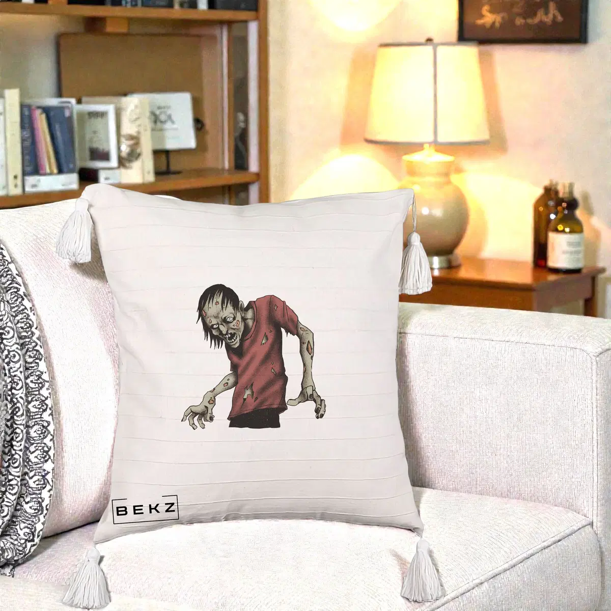 Perna Decorativa Halloween Zombie Infricosator, 40x40 cm, Bej cu Franjuri, Husa Detasabila, Perna, BEKZ®