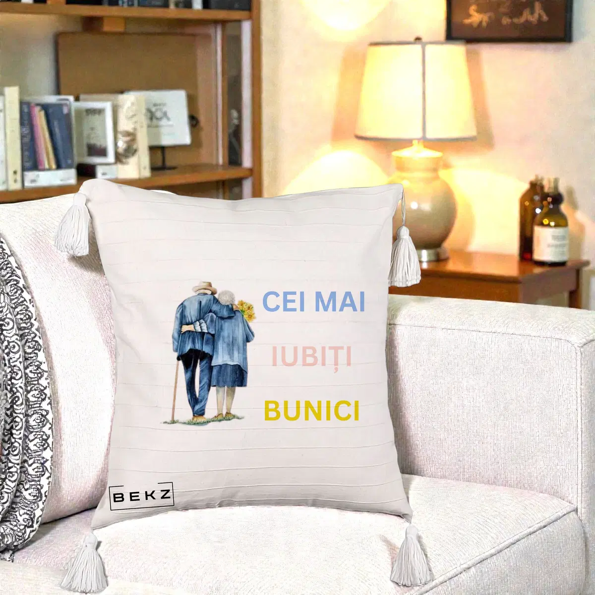 Perna Decorativa Cei Mai Iubiti Bunici Acuarela Spate, 40x40 cm, Bej cu Franjuri, Husa Detasabila, Perna, BEKZ®