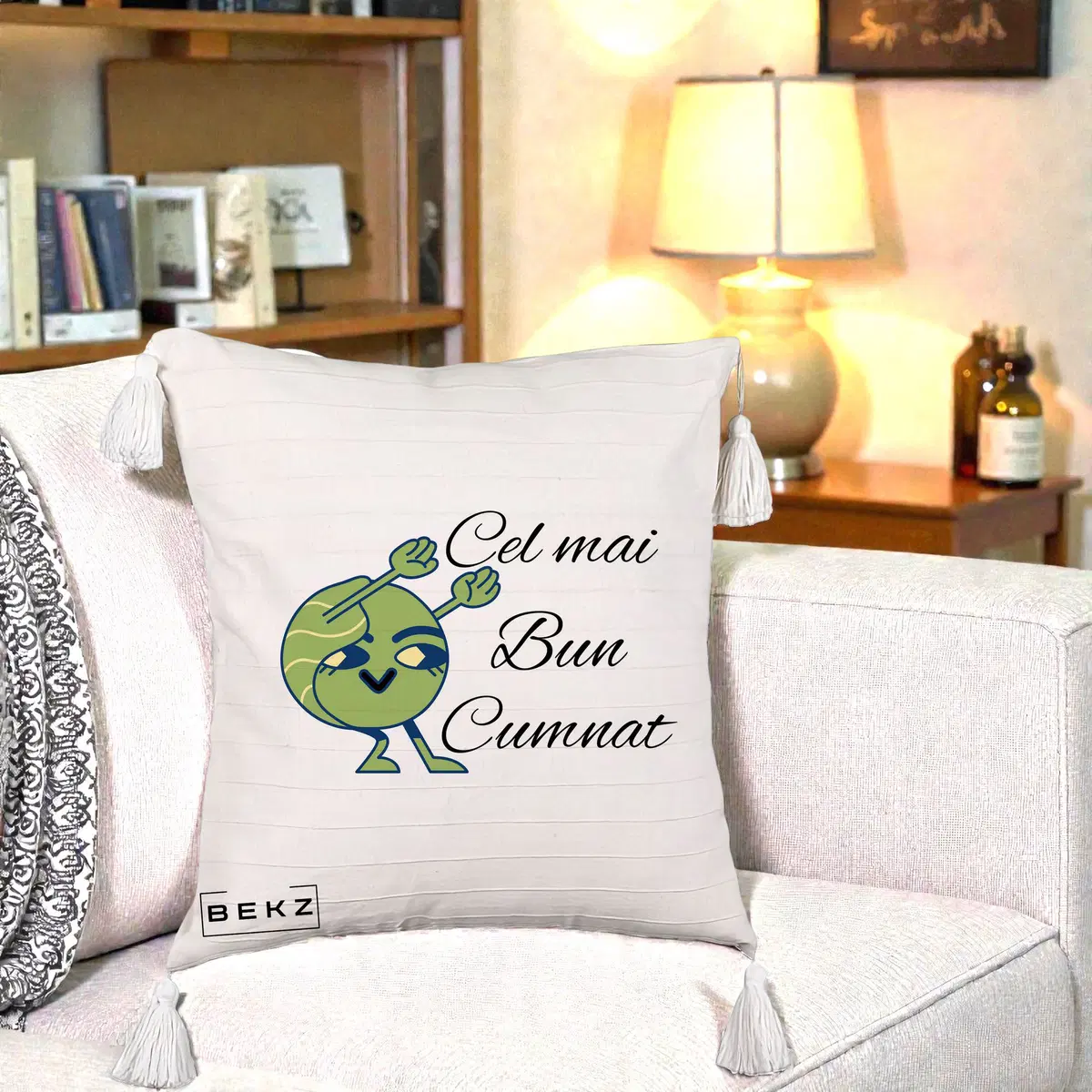 Perna Decorativa Cel mai Bun Cumnat cu Personaj Funny Verde, 40x40 cm, Bej cu Franjuri, Husa Detasabila, Perna, BEKZ®