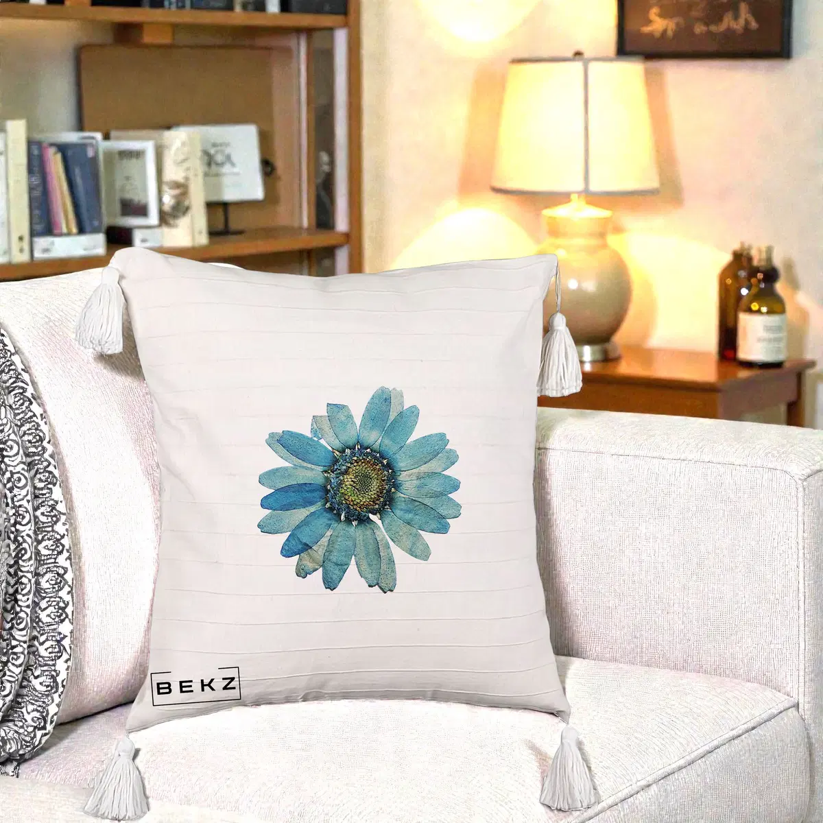 Perna Decorativa Floare Gerbera Teal Acuarela, 40x40 cm, Bej cu Franjuri, Husa Detasabila, Perna, BEKZ®