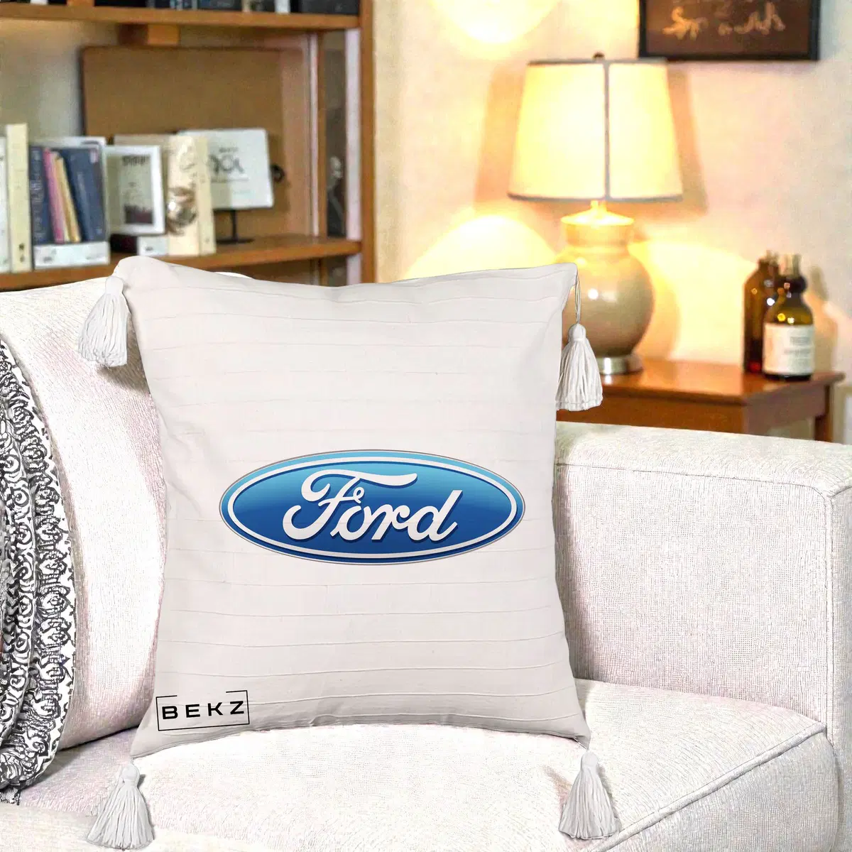 Perna Decorativa Logo Ford Oval Albastru pe Fond bej, 40x40 cm, Bej cu Franjuri, Husa Detasabila, Perna, BEKZ®
