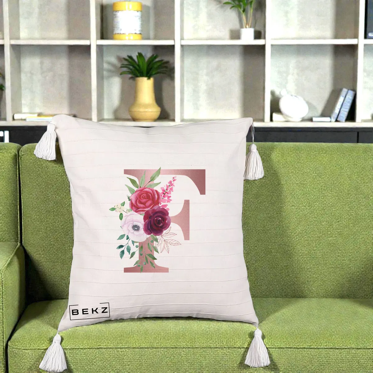 Perna Decorativa Monograma Rose Gold Litera F, 40x40 cm, Bej cu Franjuri, Husa Detasabila, Perna, BEKZ®