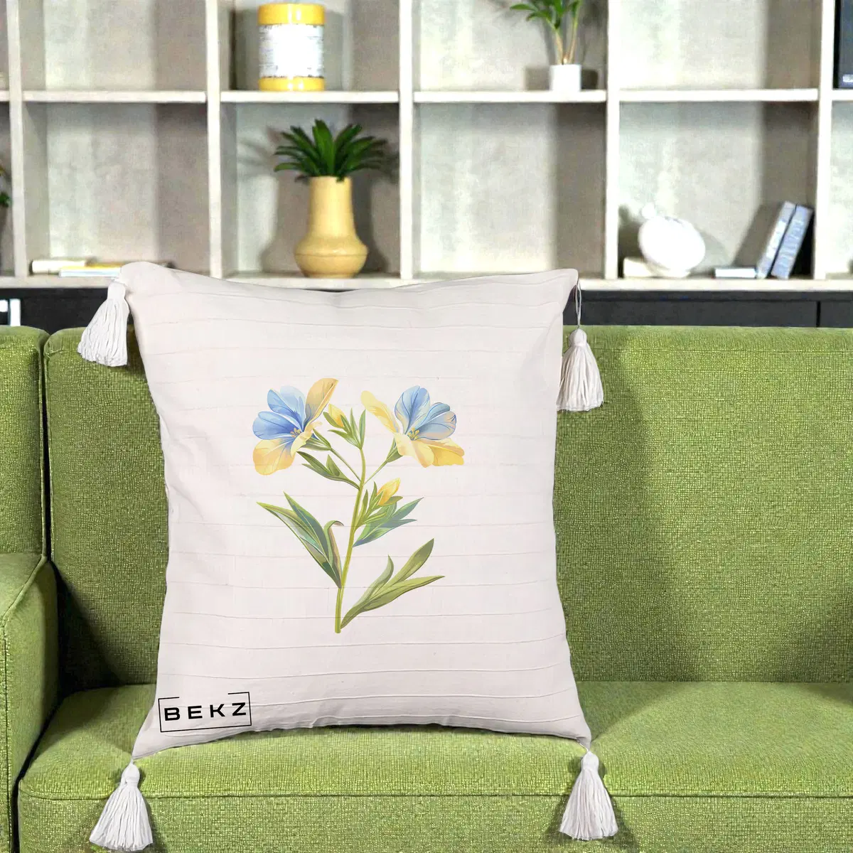 Perna Decorativa Botanica Frezie Galbena si Albastra, 40x40 cm, Bej cu Franjuri, Husa Detasabila, Perna, BEKZ®