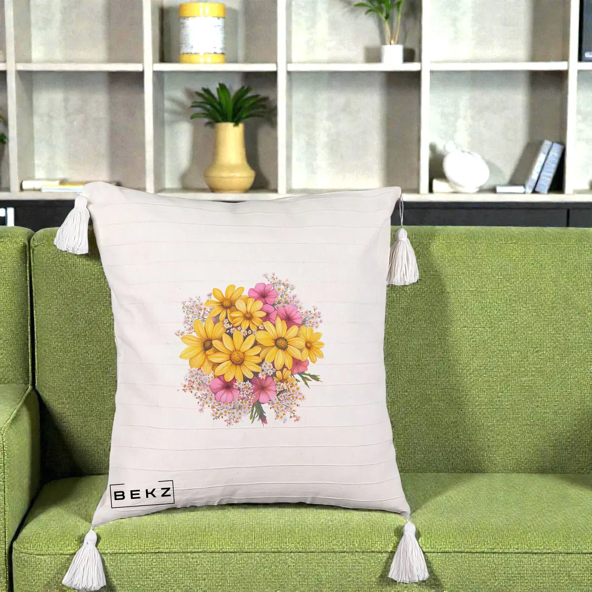 Perna Decorativa Floarea-Soarelui cu Cosmos Roz si Gypsophila, 40x40 cm, Bej cu Franjuri, Husa Detasabila, Perna, BEKZ®