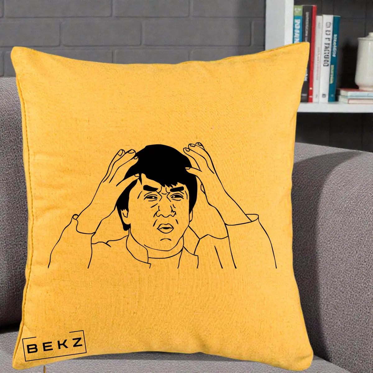 Perna Decorativa Jackie Chan WTF, 40x40 cm, Galben, Husa Detasabila, Perna, BEKZ®