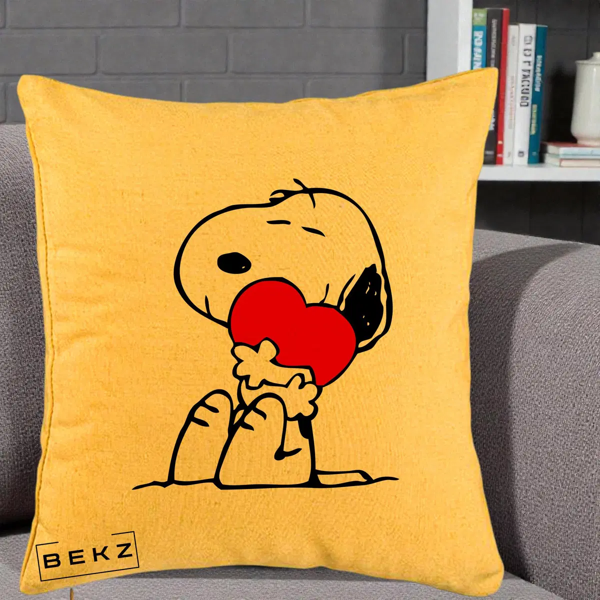 Perna Decorativa Snoopy cu Inima, 40x40 cm, Galben, Husa Detasabila, Perna, BEKZ®