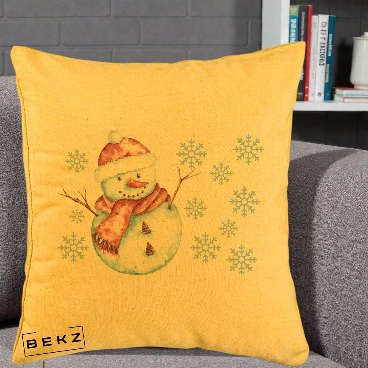 Perna Decorativa Om de Zapada Rosu cu Fulgi, 40x40 cm, Galben, Husa Detasabila, Perna, BEKZ®