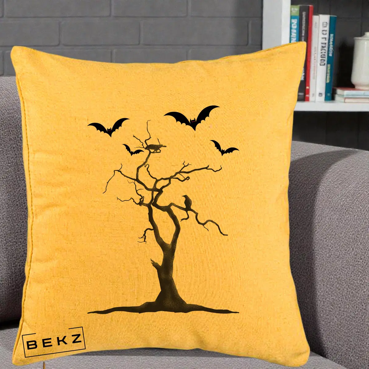Perna Decorativa Halloween Copac cu Lilieci Alb-Negru, 40x40 cm, Galben, Husa Detasabila, Perna, BEKZ®