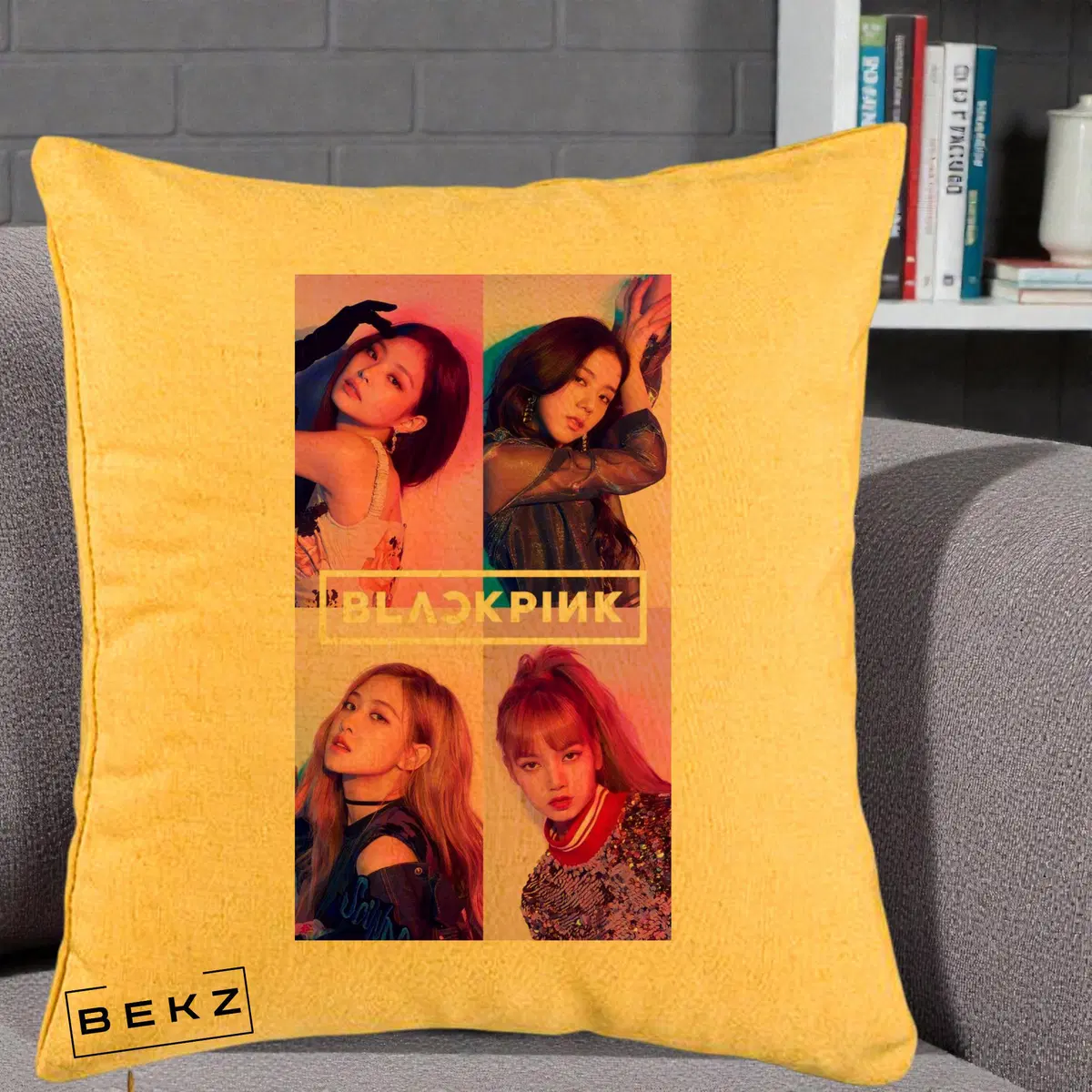 Perna Decorativa BLACKPINK Poster Colaj 4 Membre Violet Roz, 40x40 cm, Galben, Husa Detasabila, Perna, BEKZ®