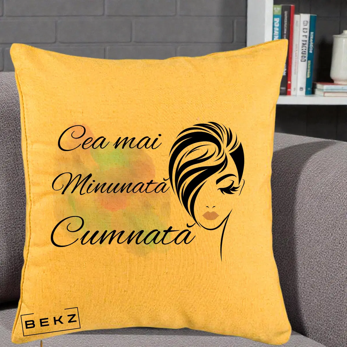 Perna Decorativa Cea mai Minunata Cumnata cu Silueta Dama si Pete Multicolor, 40x40 cm, Galben, Husa Detasabila, Perna, BEKZ®