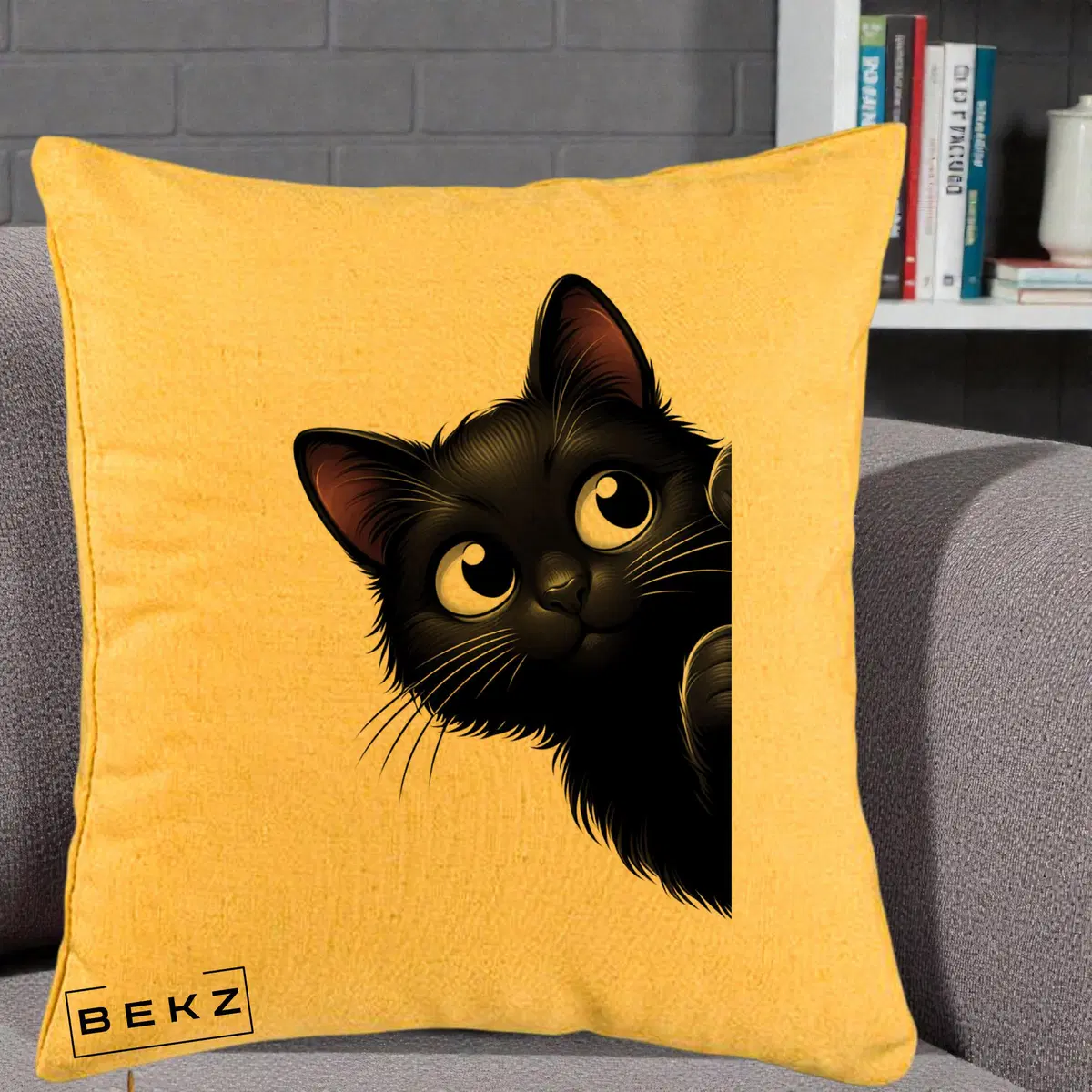 Perna Decorativa Pisica Neagra Dragalasa Curioasa, 40x40 cm, Galben, Husa Detasabila, Perna, BEKZ®