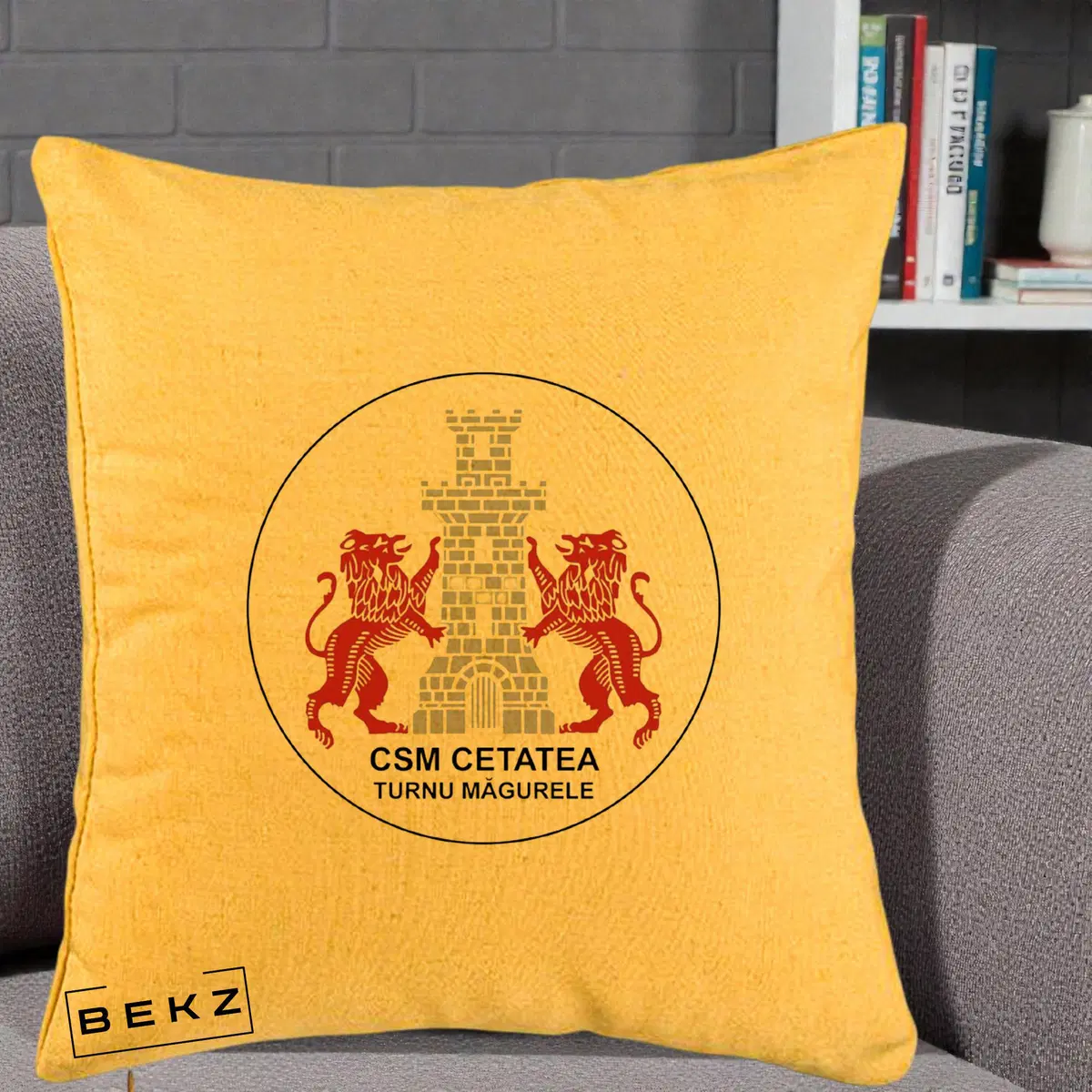 Perna Decorativa CSM Cetatea Turnu Magurele Fotbal, 40x40 cm, Galben, Husa Detasabila, Perna, BEKZ®