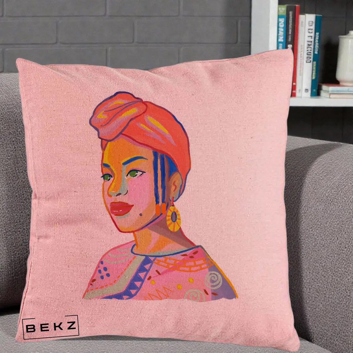 Perna Decorativa Portret Femeie Africana, 40x40 cm, Roz, Husa Detasabila, Perna, BEKZ®