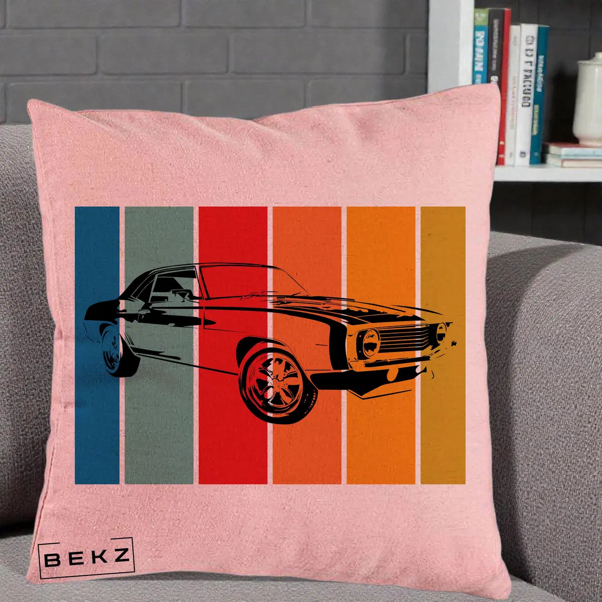 Perna Decorativa Masina Retro Muscle Car Grafic, 40x40 cm, Roz, Husa Detasabila, Perna, BEKZ®
