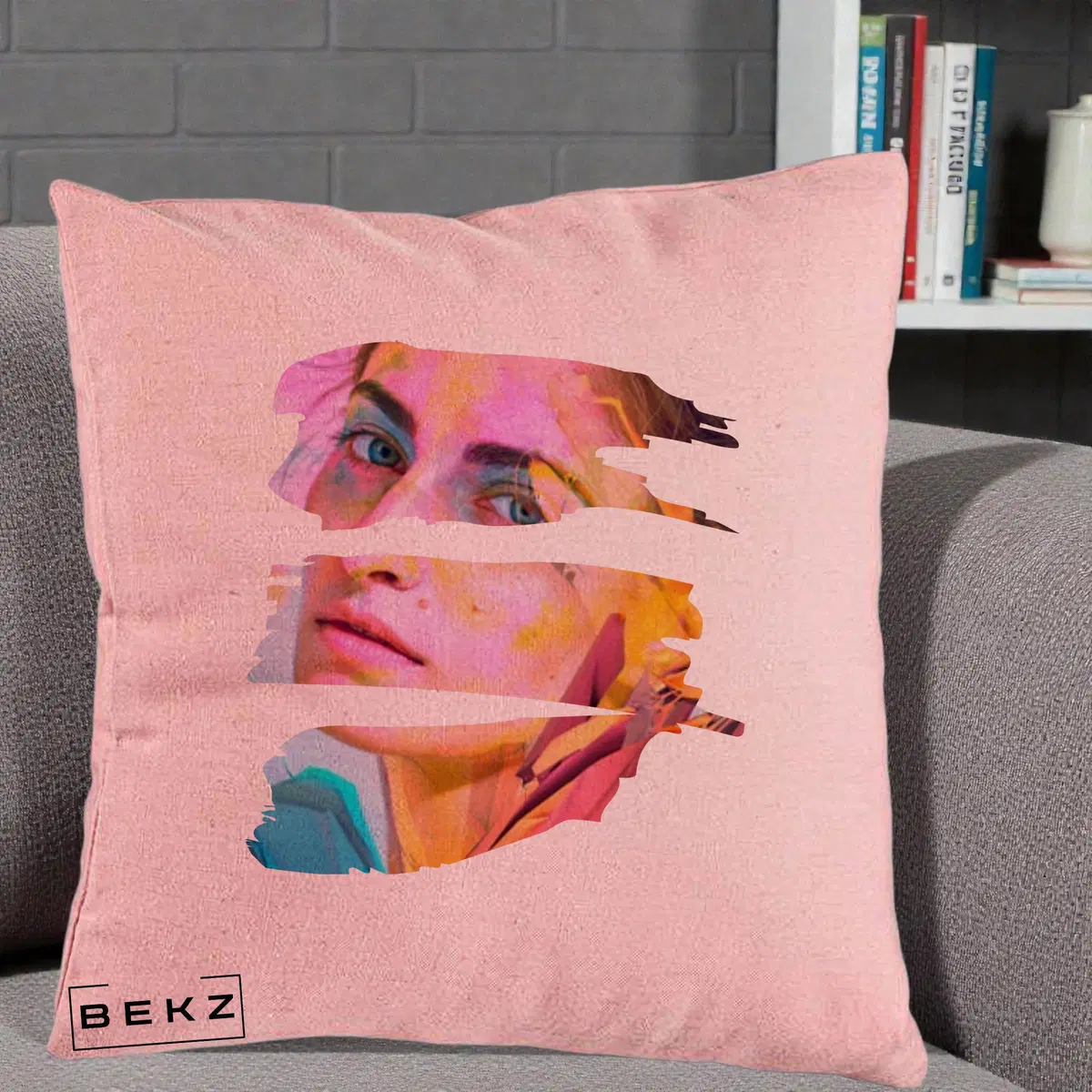 Perna Decorativa Portret Femeie Fragmentat Colorat, 40x40 cm, Roz, Husa Detasabila, Perna, BEKZ®