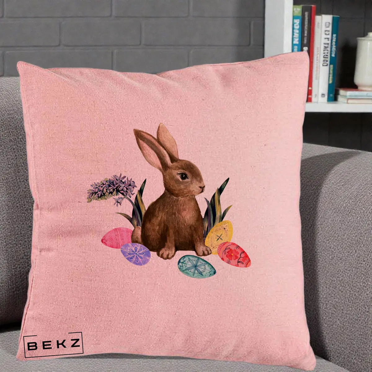 Perna Decorativa Iepuras cu Oua de Pasti Acuarela, 40x40 cm, Roz, Husa Detasabila, Perna, BEKZ®