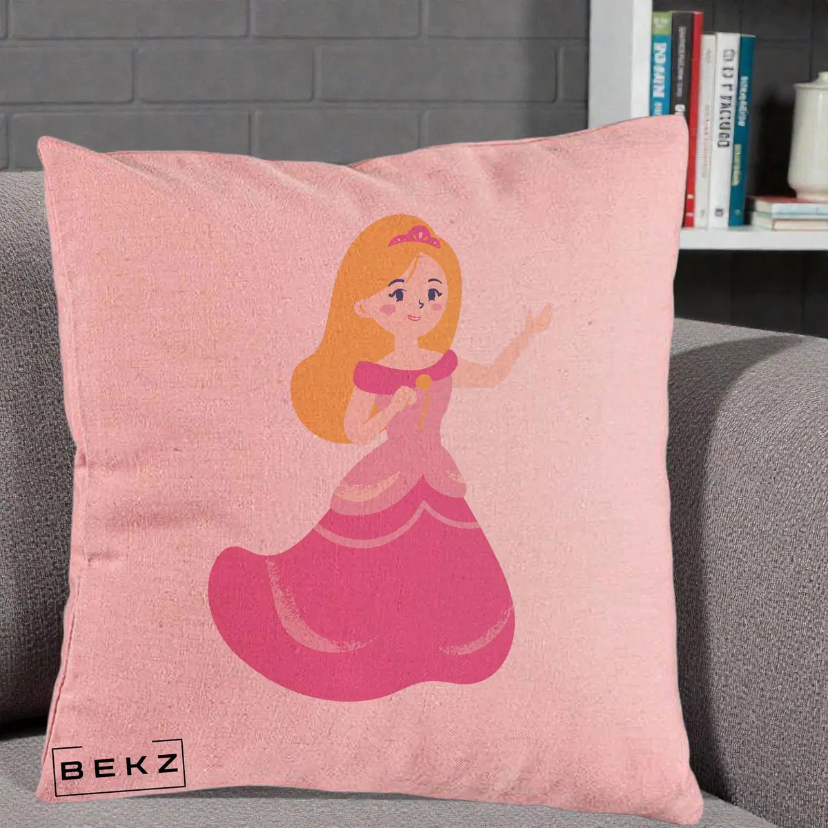 Perna Decorativa Printesa Roz cu Microfon, 40x40 cm, Roz, Husa Detasabila, Perna, BEKZ®