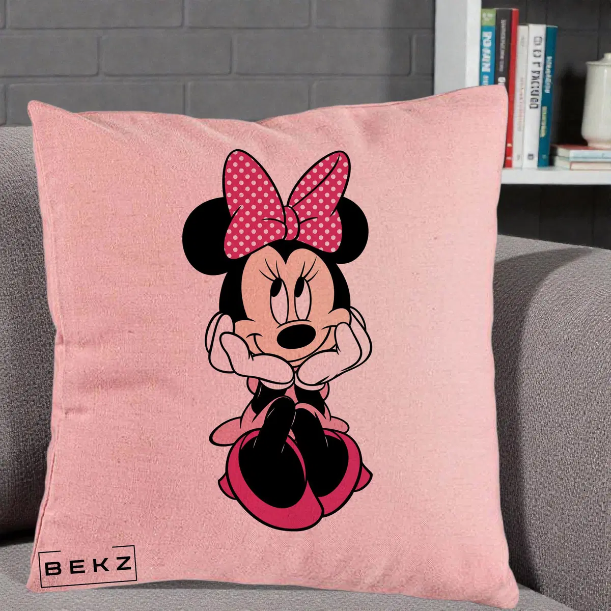 Perna Decorativa Minnie Mouse cu Fundita, 40x40 cm, Roz, Husa Detasabila, Perna, BEKZ®