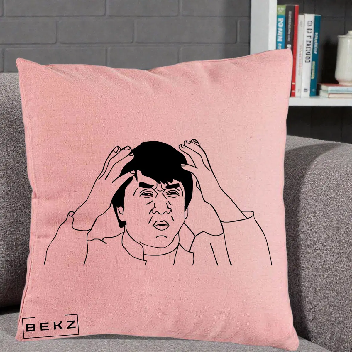 Perna Decorativa Jackie Chan WTF, 40x40 cm, Roz, Husa Detasabila, Perna, BEKZ®
